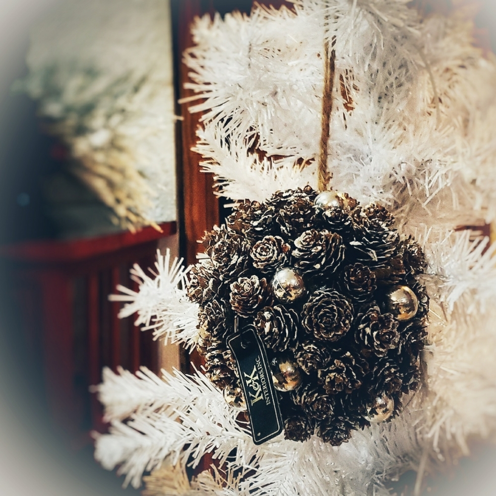 Pinecone Ornements Christmas decor glittery brown silver k&k interior